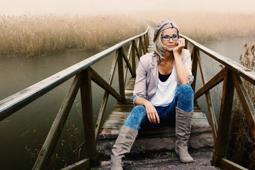 Bridge-02-Lady-1280X853-1024x682-1