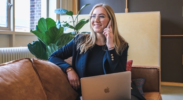 business-woman-talking-on-her-phone-640x350-1