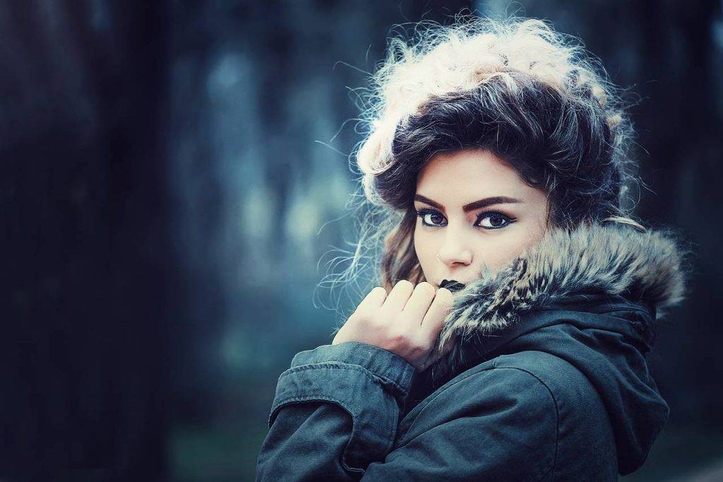 Girl-Dark-Makeup-Eyes-Coat-1280x853-1024x682-1