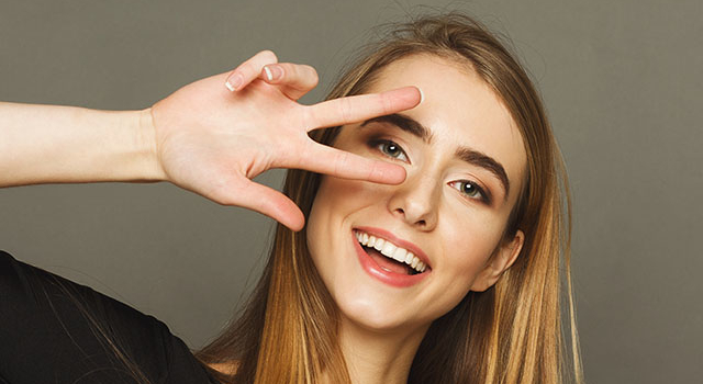 happy-girl-wearing-contacts-640