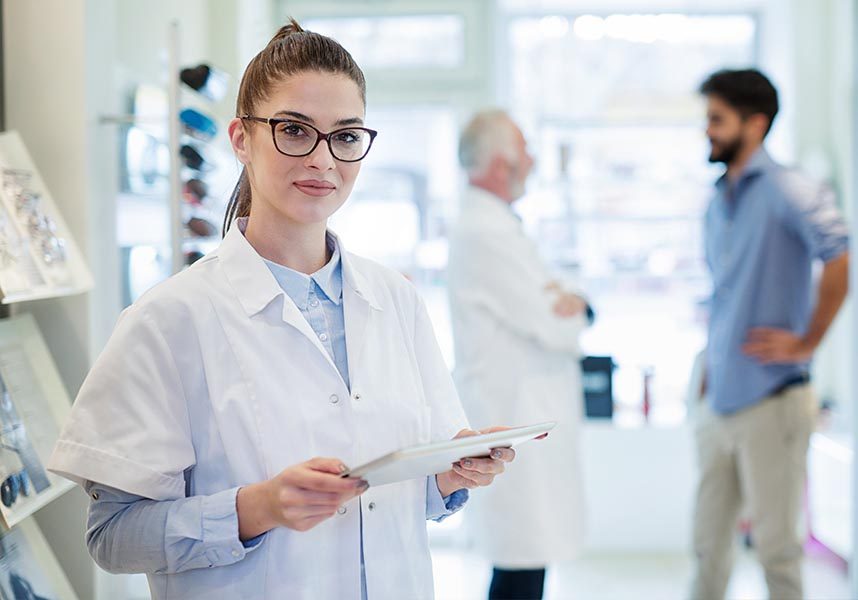 onet-benefits—smiling-optometrist-landscape