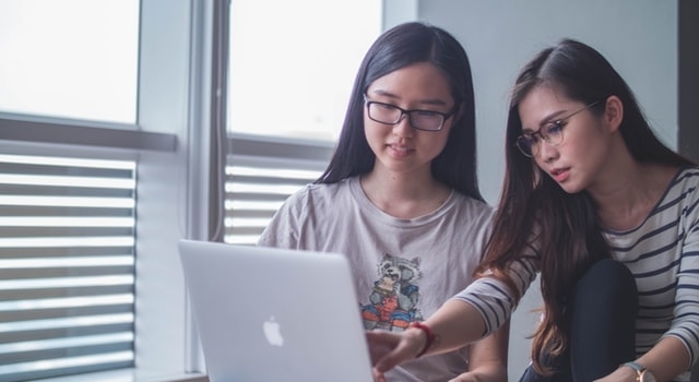 teenage-girls-working-on-the-laptop-640x350-1