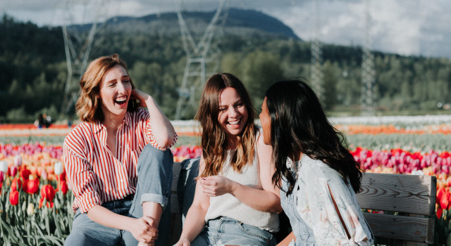 three-happy-girls-640
