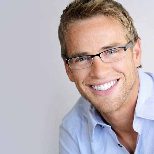 topntch-handsome-man-glasses-smile_640